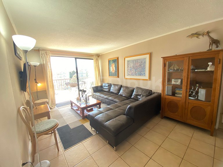Spacious apartment with ocean views in Papudo.