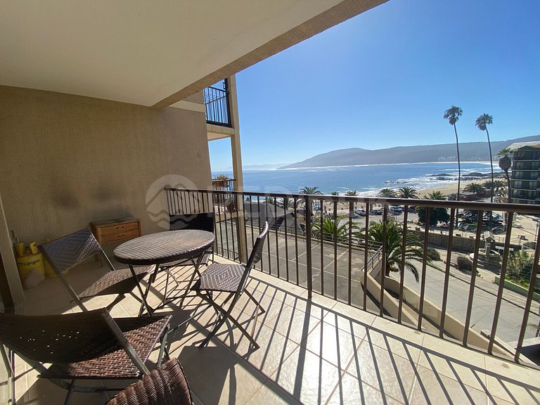 Spacious apartment with ocean views in Papudo.