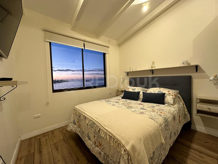 Modern, illuminated and centrally located, Valparaiso