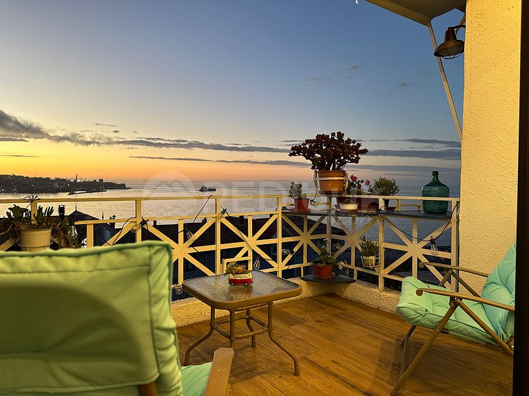 Modern, illuminated and centrally located, Valparaiso