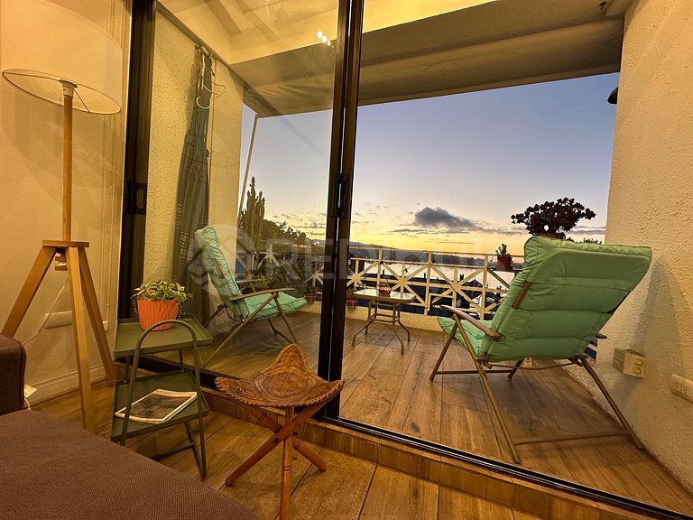 Modern, illuminated and centrally located, Valparaiso