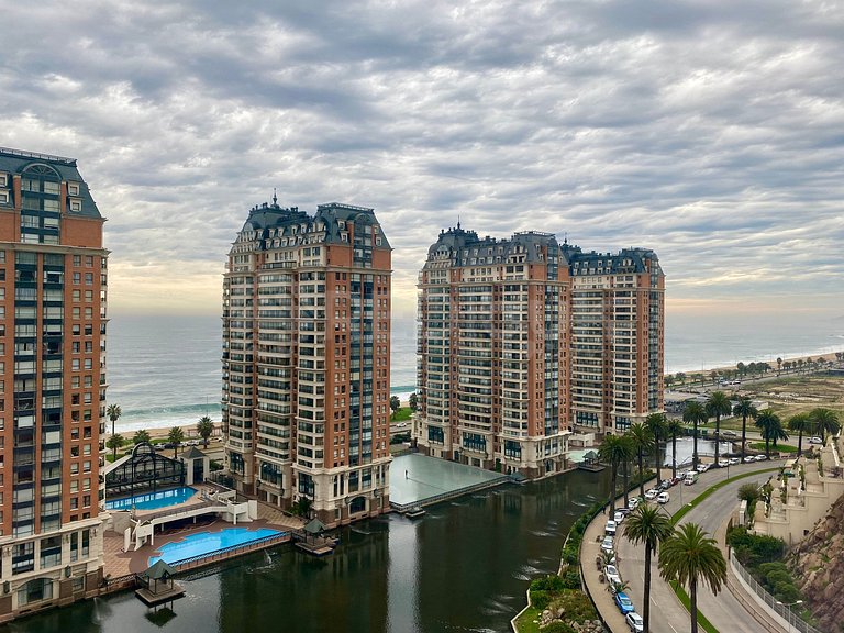 First Line Apartment with Sea View