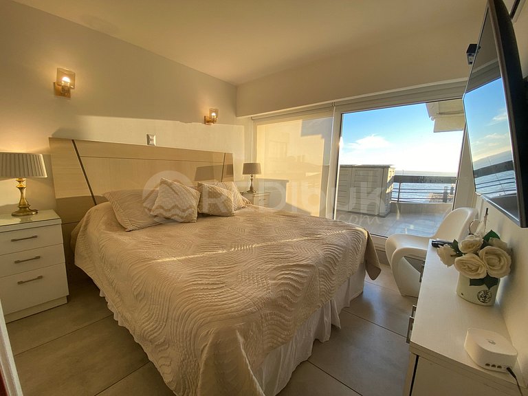 Modern and Beautiful Apartment on the Front Line.