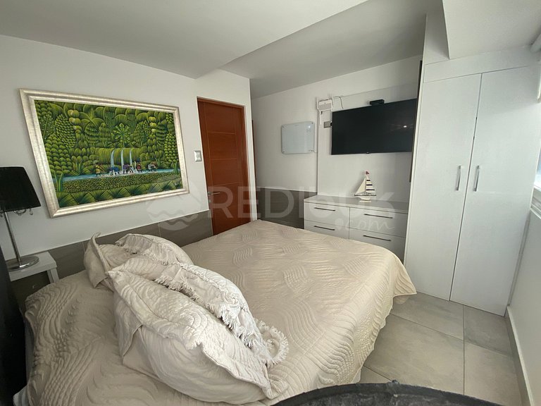 Modern and Beautiful Apartment on the Front Line.