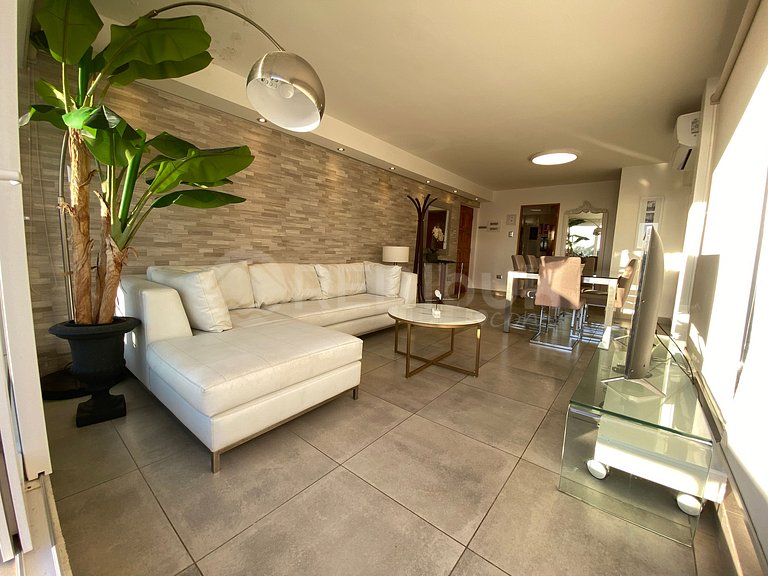 Modern and Beautiful Apartment on the Front Line.