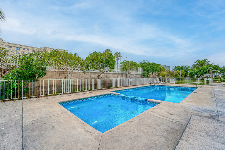 Incredible apartment steps from Av. del Mar