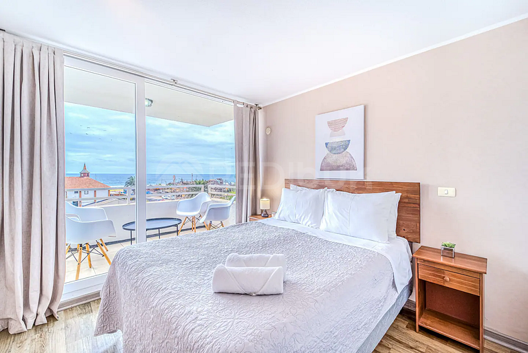 Incredible apartment steps from Av. del Mar