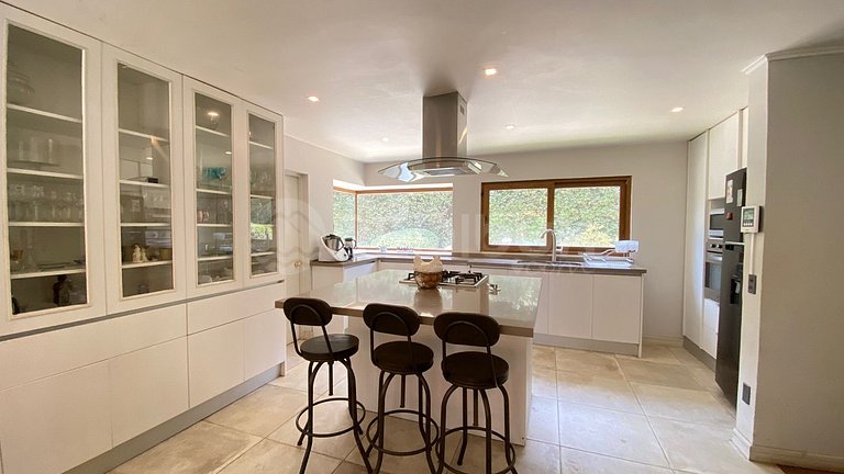 Spacious house with swimming pool & children's games