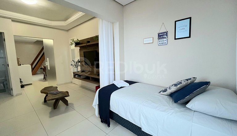 Apartment 2 blocks from the sea