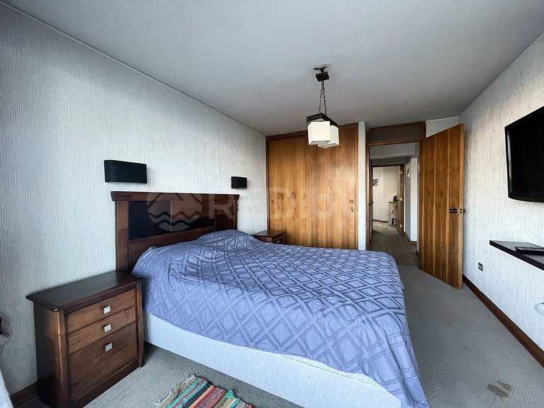 Spacious apartment with sea views and casino