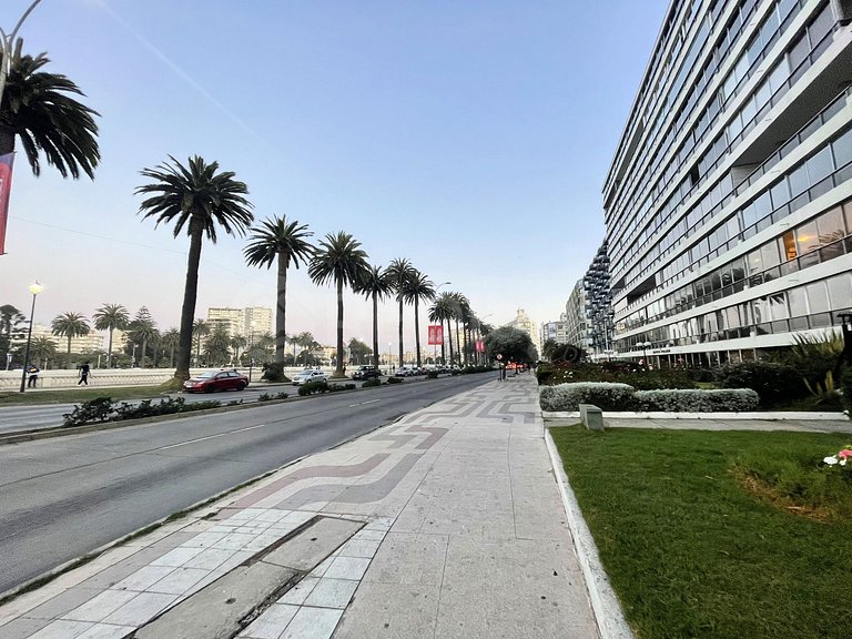 Spacious apartment with sea views and casino