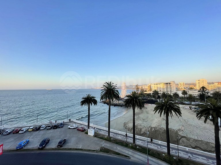 Spacious apartment with sea views and casino