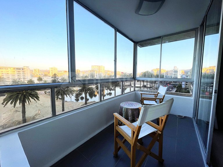 Spacious apartment with sea views and casino