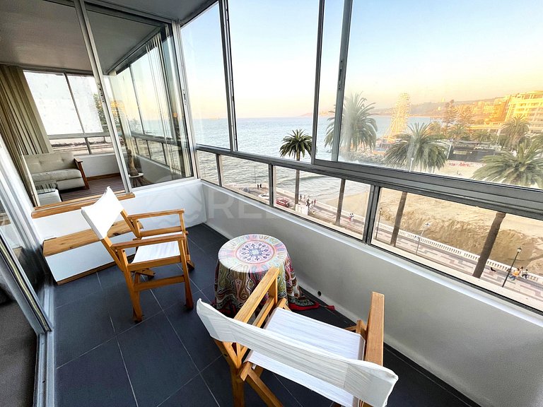Spacious apartment with sea views and casino