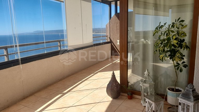 Warm and bright apartment with sea view