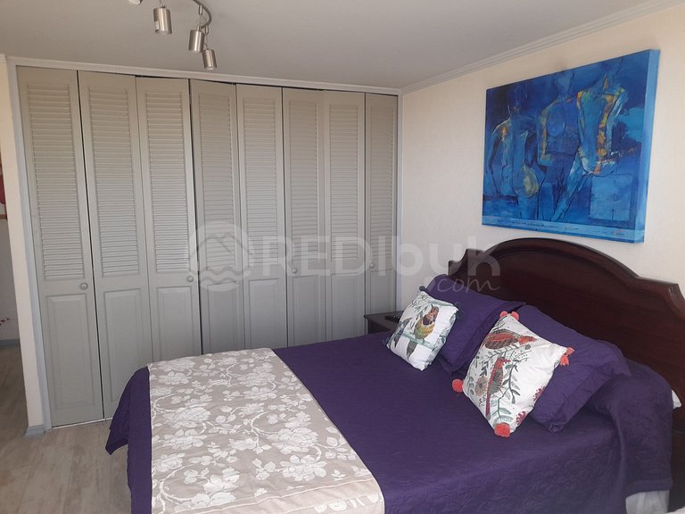 Warm and bright apartment with sea view