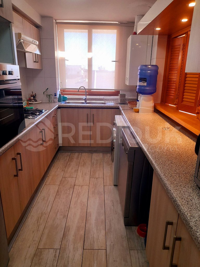 Warm and bright apartment with sea view