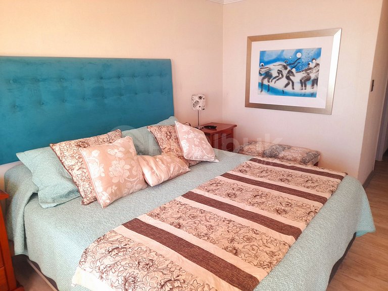 Warm and bright apartment with sea view