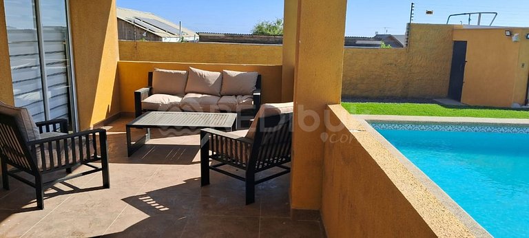 Casa nueva con gran piscina y vista al mar