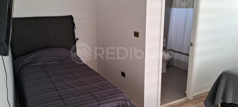 Casa nueva con gran piscina y vista al mar