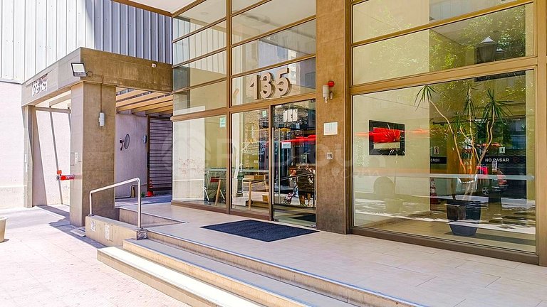 Rbk° Depto remodelado a pasos del metro moneda