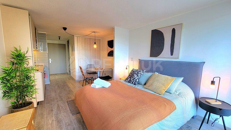 Incredible studio steps from the Movistar Arena