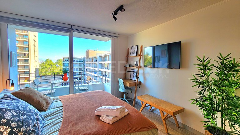 Incredible studio steps from the Movistar Arena