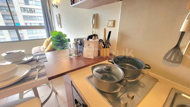 Apartment w/ great location just steps from metro