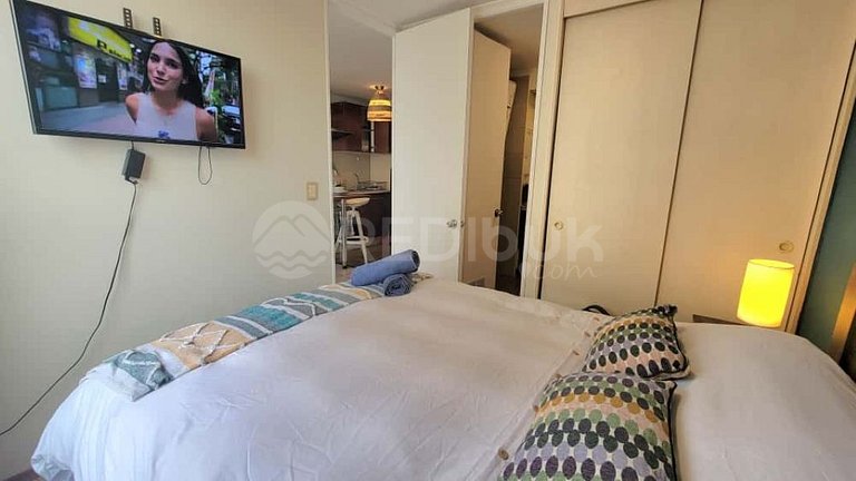 Apartment w/ great location just steps from metro