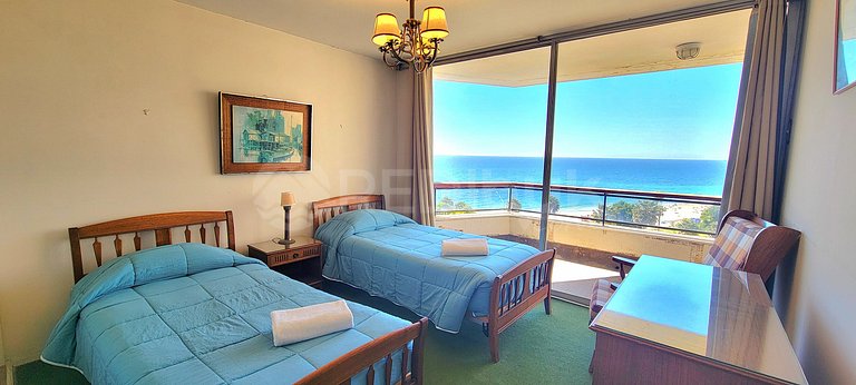 Apartment excellent location in front of the beach