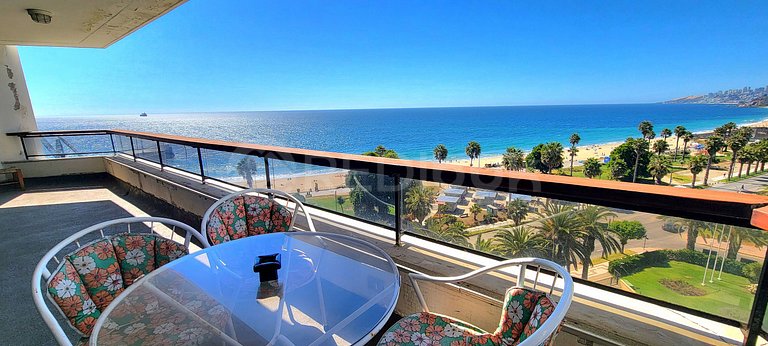 Apartment excellent location in front of the beach