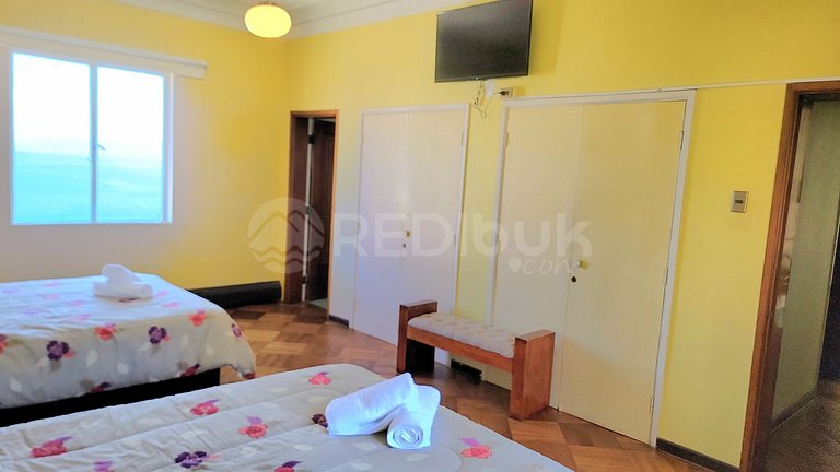 Incredible house for 15 people in front of the sea