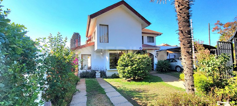 Rbk° House near the beach with a grill