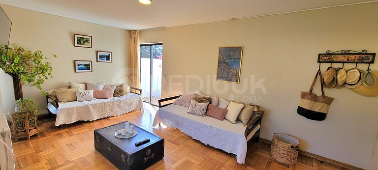 Rbk° House near the beach with a grill