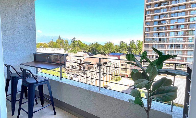 Incredible studio steps from the Movistar Arena