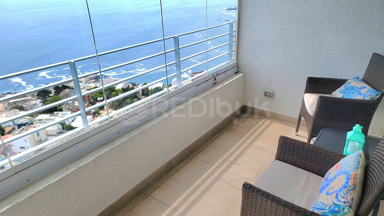 Studio apartment with a beautiful view.