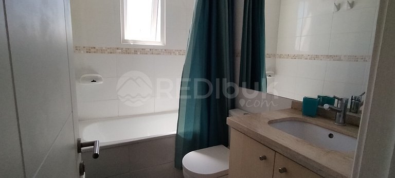 Rbk° Amplio depto con vista parcial a la bahia