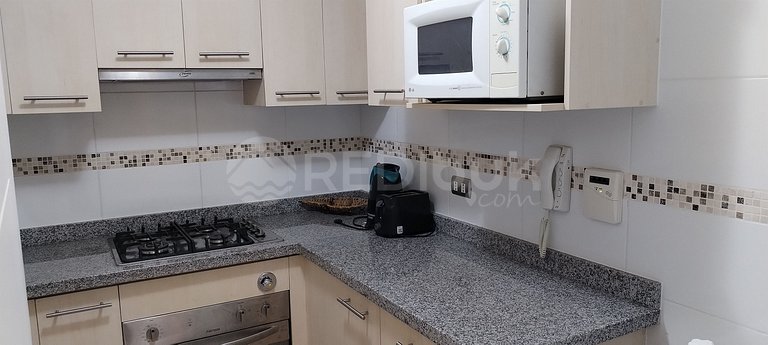 Rbk° Amplio depto con vista parcial a la bahia