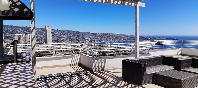 Rbk° Amplio depto con vista parcial a la bahia