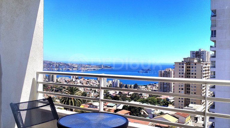 Rbk° Amplio depto con vista parcial a la bahia