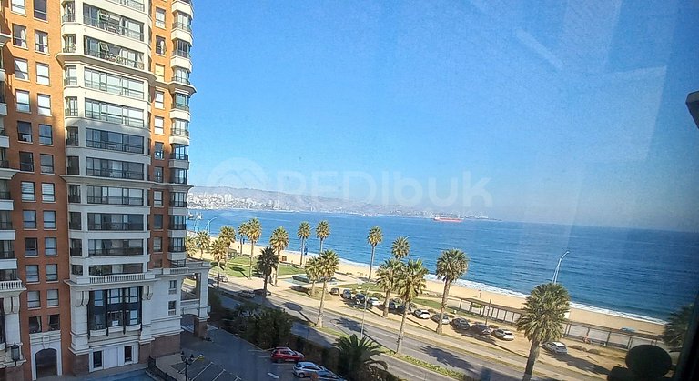 Rbk° Amplio depto en edificio Coraceros