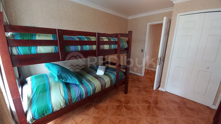 Rbk° Amplio depto en edificio Coraceros