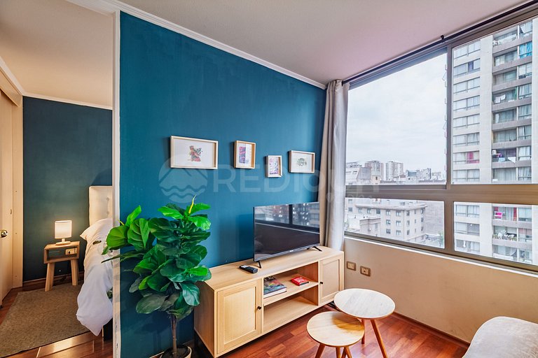 Apartment w/ great location just steps from metro