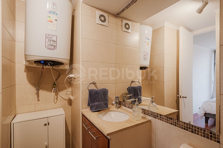 Apartment w/ great location just steps from metro