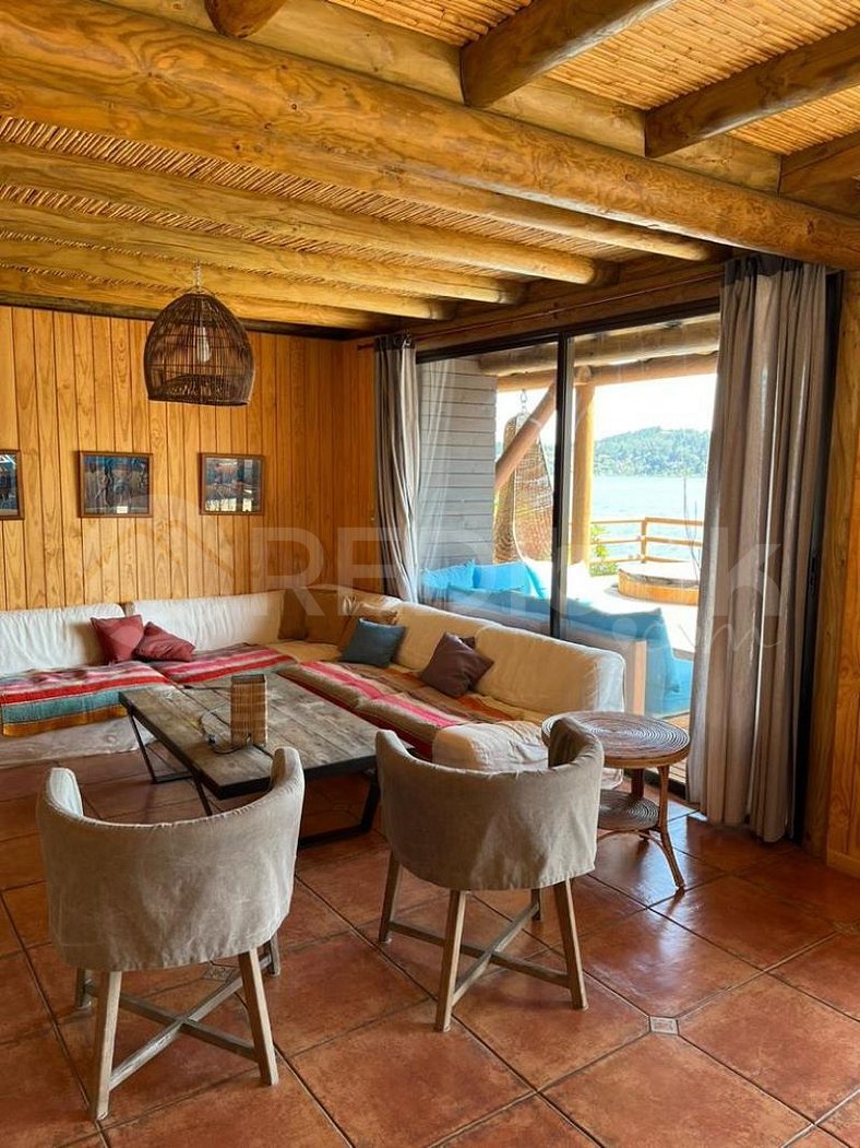Preciosa Casa en lago Vichuquen con Hot Tub